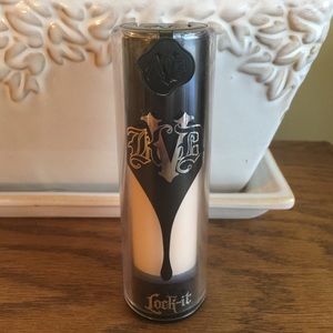 Lay Von D Lock-it foundation - Light 43